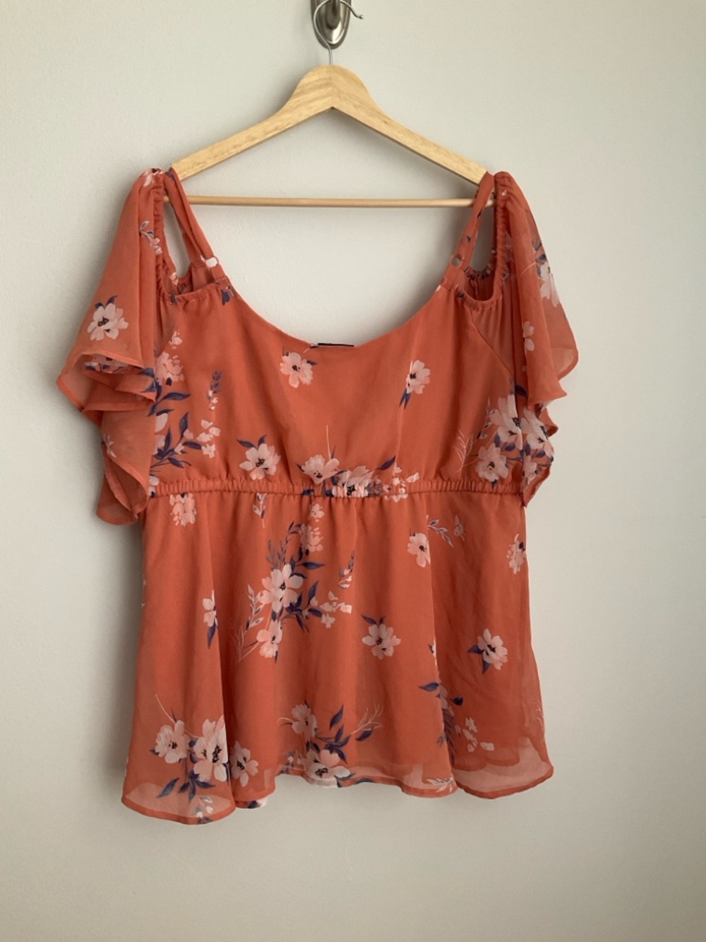Torrid 1 Peach Coral Floral Cold Shoulder Ruffle V-Neck Blouse - Picture 6 of 10